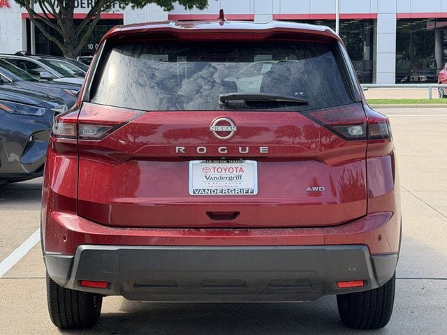 Used 2025 Nissan Rogue SV AWD/4WD image 5