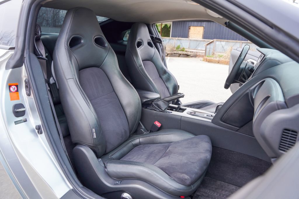 Used 2010 Nissan GT-R Premium image 35