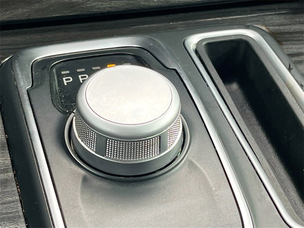 Used 2021 Chrysler 300 Touring w/ Driver Convenience Group image 17