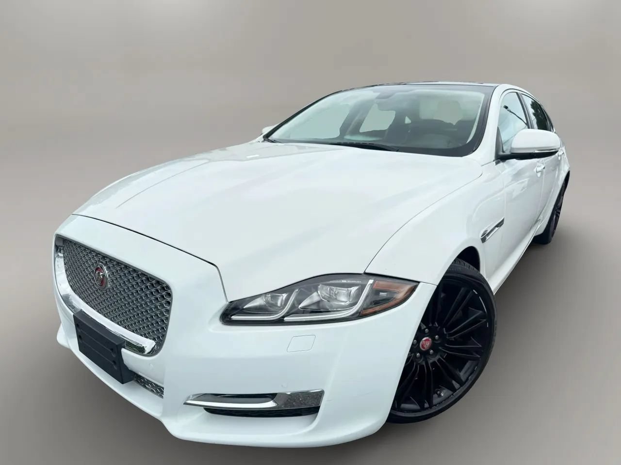 Used 2016 Jaguar XJ L Supercharged RWD video 1