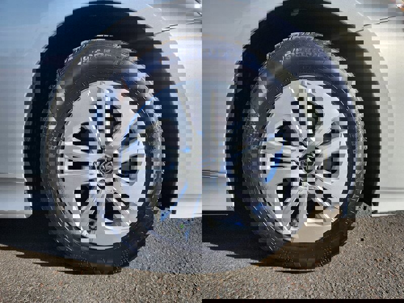 Used 2017 Toyota Prius Two FWD image 17