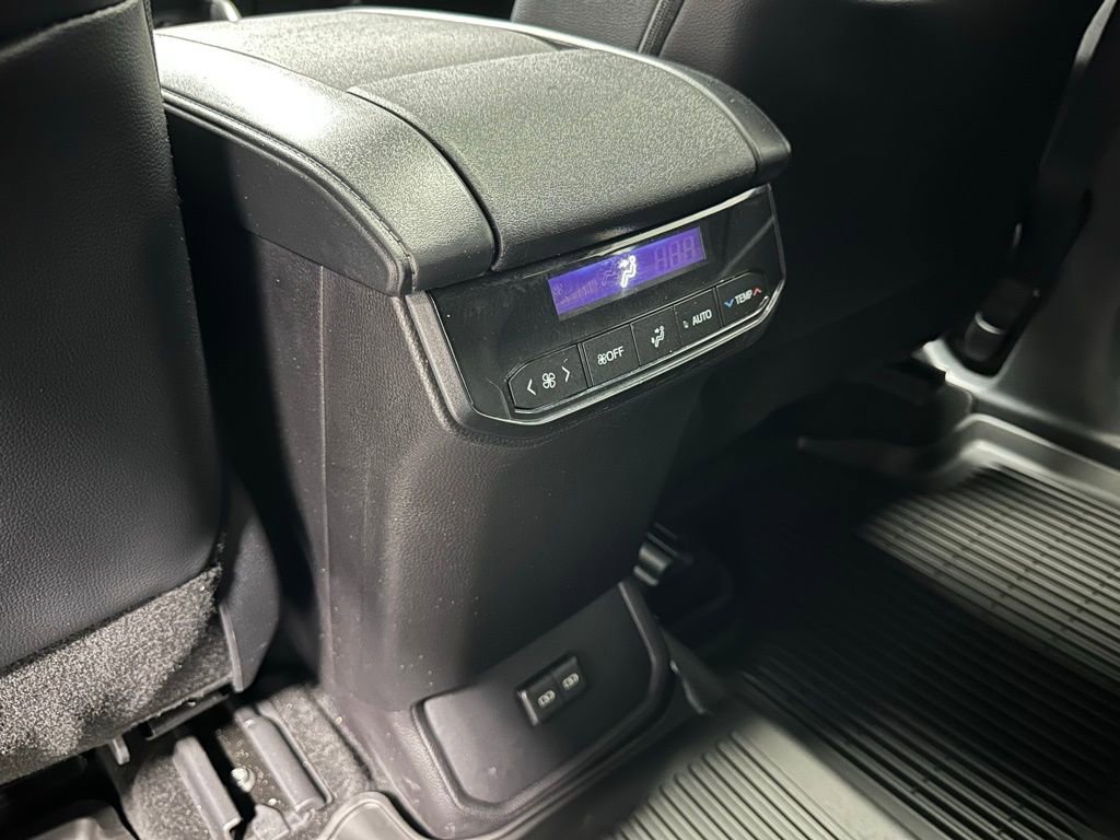 Used 2025 Toyota Highlander XSE AWD/4WD image 52
