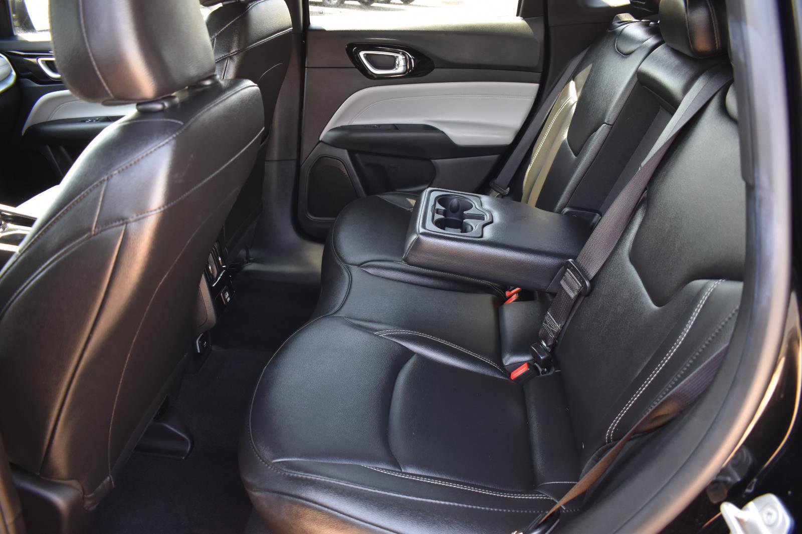 Used 2025 Jeep Compass Limited image 18