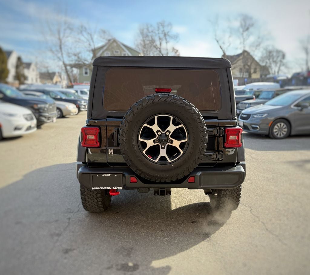 Used 2022 Jeep Wrangler Unlimited Rubicon w/ LED Lighting Group AWD/4WD image 11