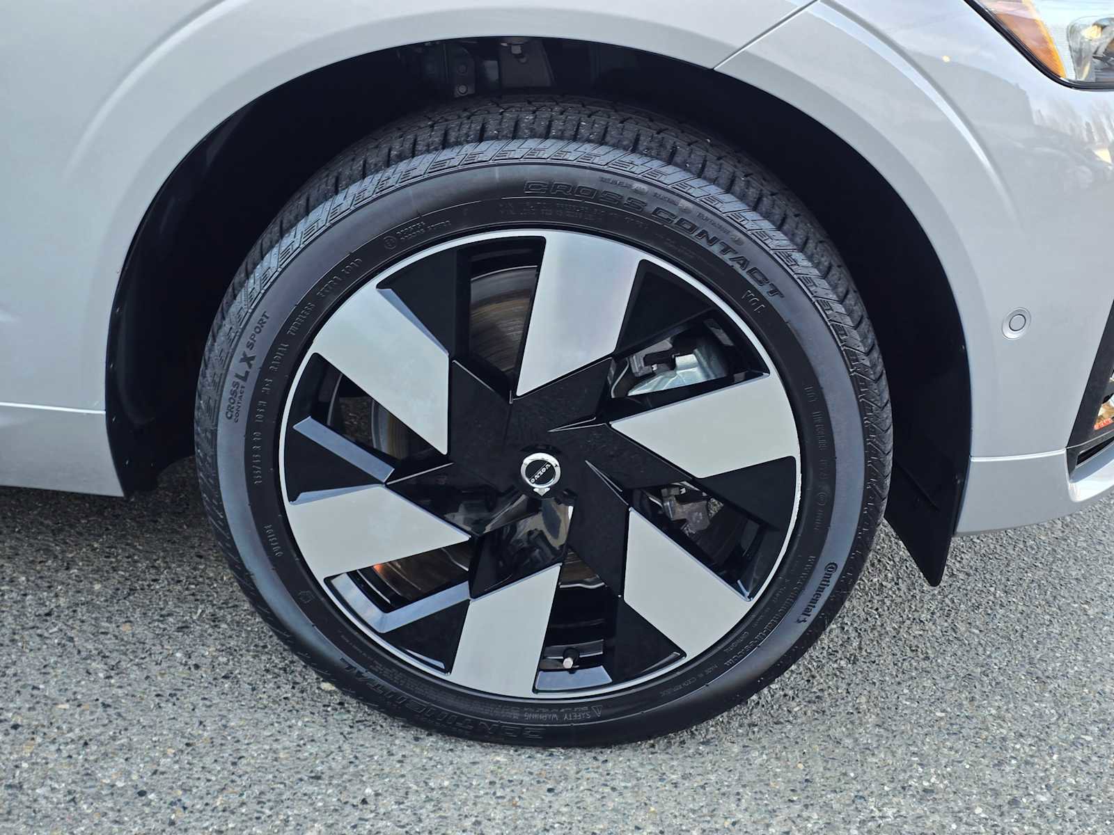 Certified 2024 Volvo XC60 T8 Plus w/ Protection Package Premier image 9