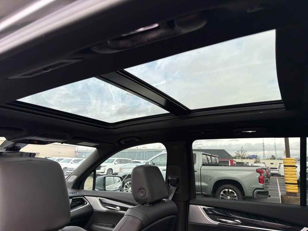 Used 2023 Cadillac XT6 Premium Luxury w/ Technology Package image 18