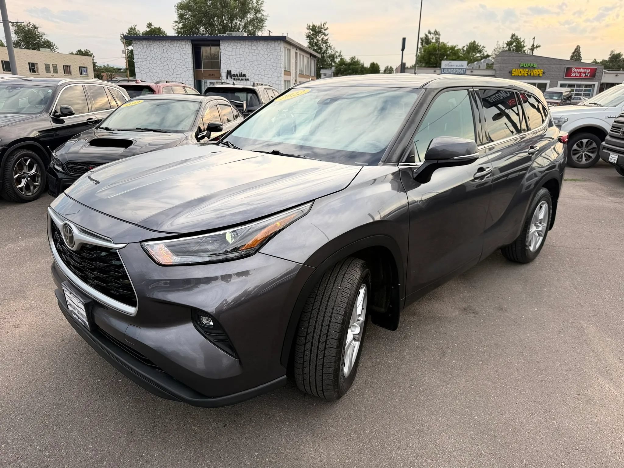 Used 2022 Toyota Highlander LE AWD/4WD image 5