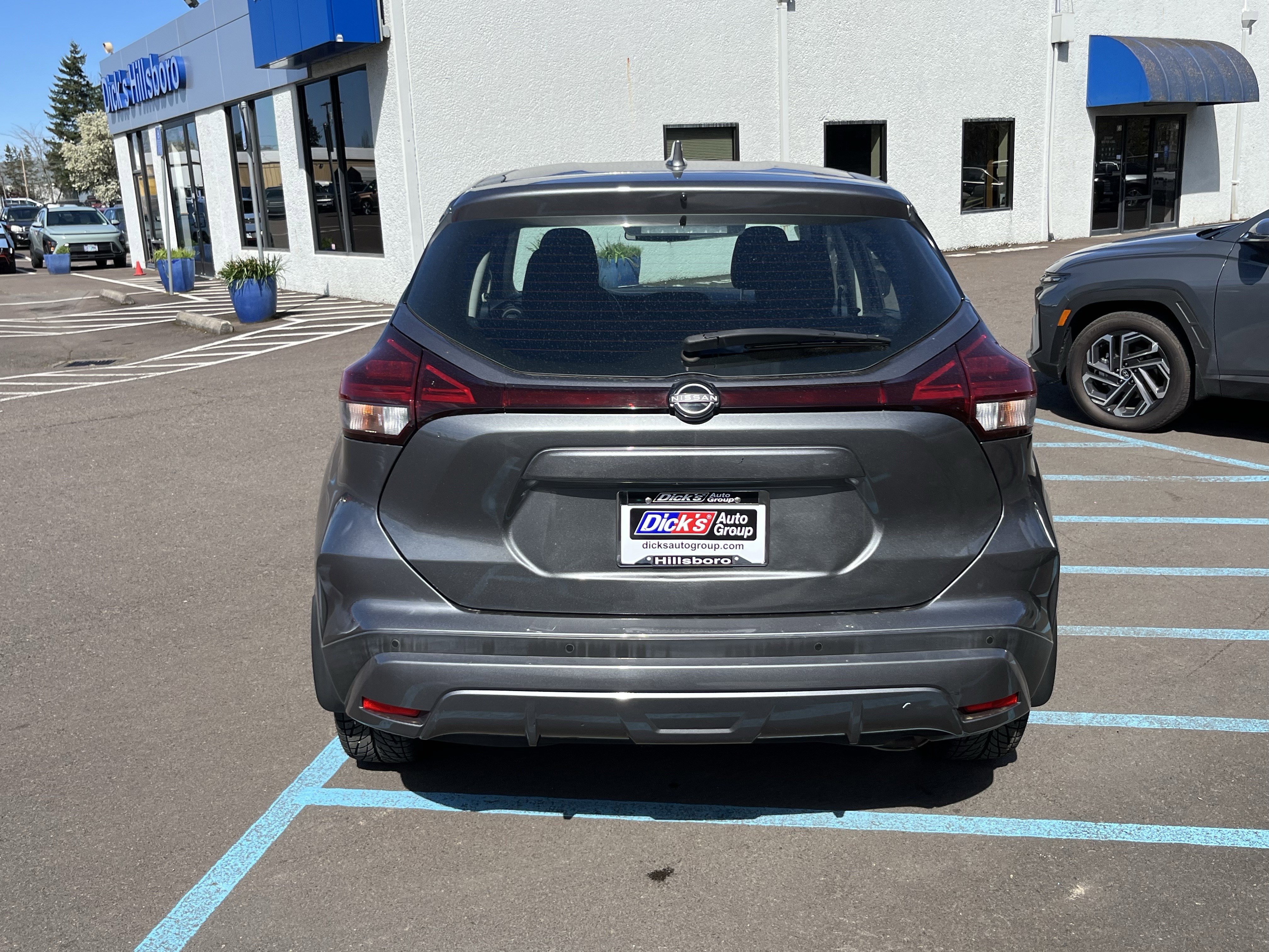 Used 2022 Nissan Kicks S image 4