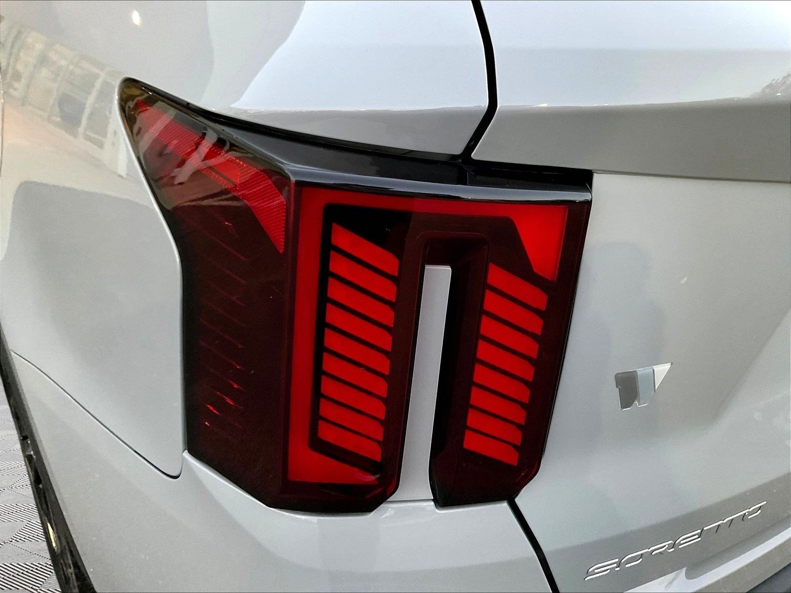 Used 2025 Kia Sorento SX FWD image 22