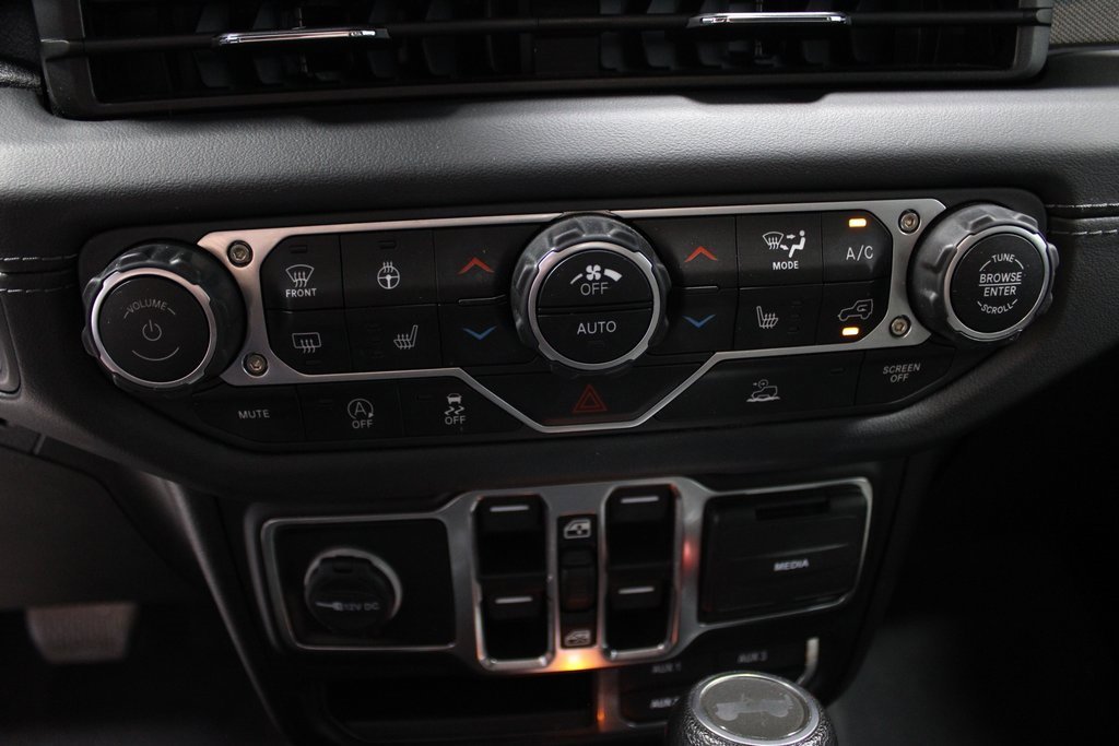 Used 2024 Jeep Wrangler Sahara image 33