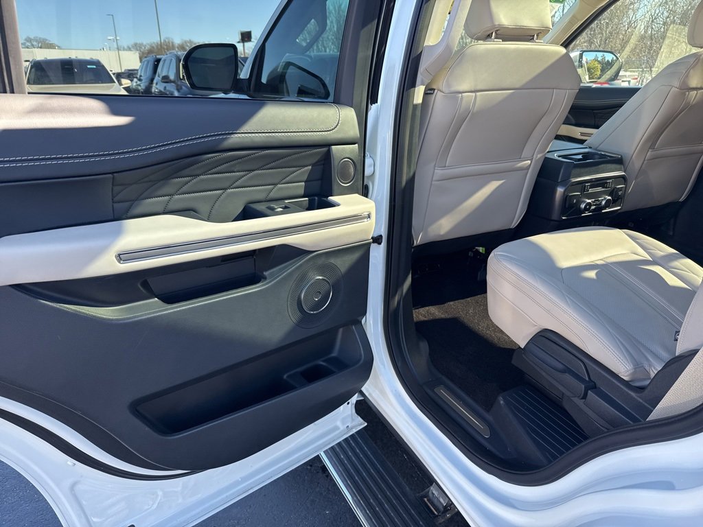 Used 2022 Ford Expedition Platinum image 12