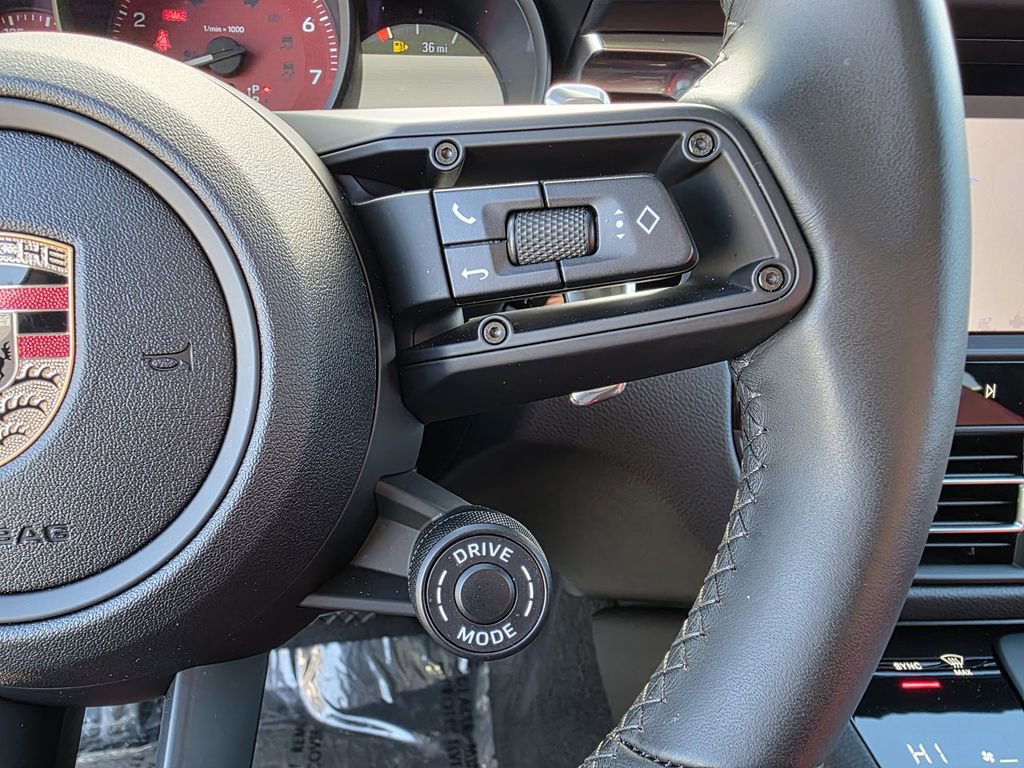 Used 2025 Porsche Macan image 35