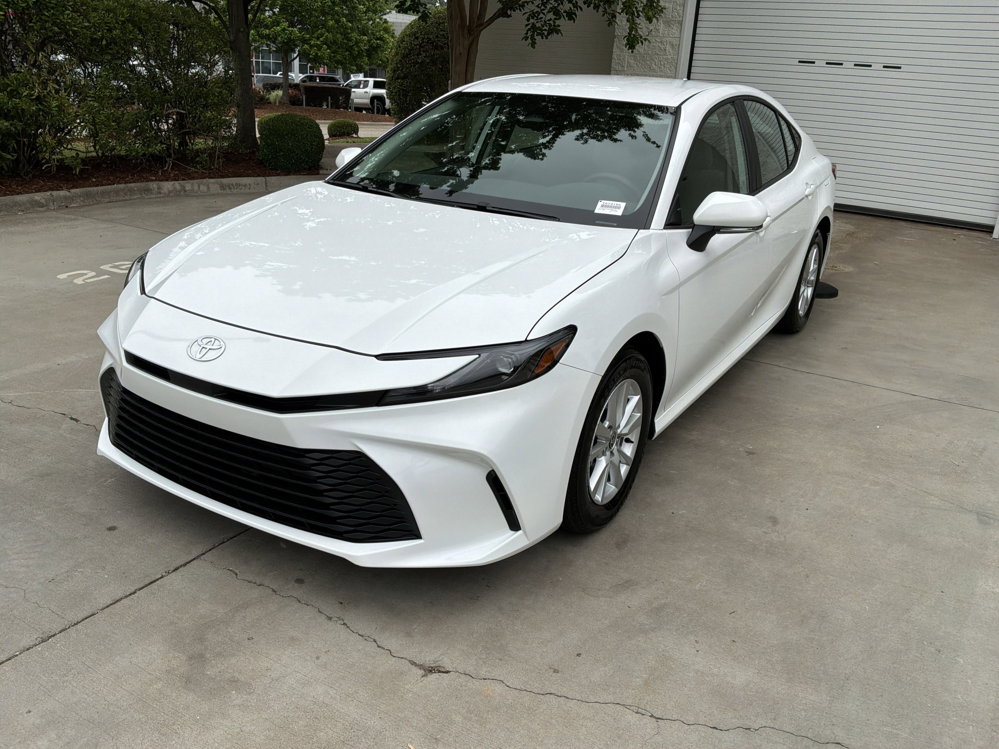Used 2025 Toyota Camry LE FWD image 5