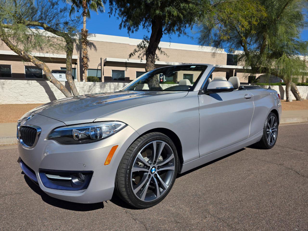 Used 2017 BMW 230i Convertible image 3