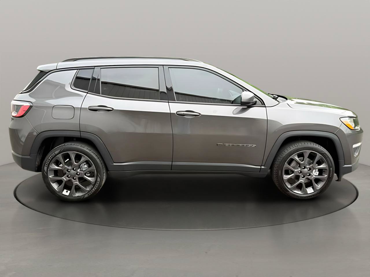 Used 2021 Jeep Compass Latitude w/ Sun and Sound Group FWD image 8