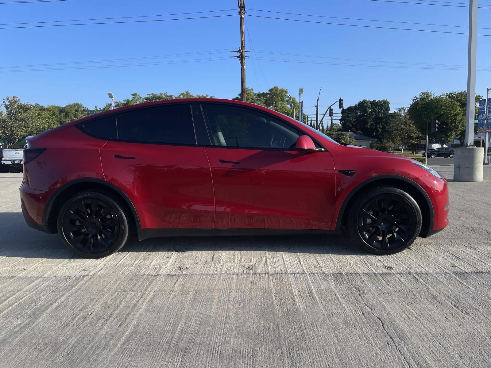 Used 2023 Tesla Model Y Long Range AWD/4WD image 2