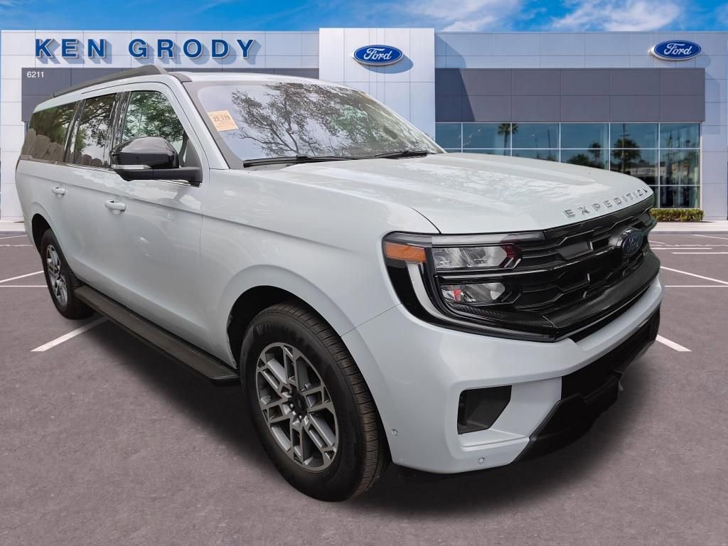 Used 2025 Ford Expedition Max Active RWD image 17