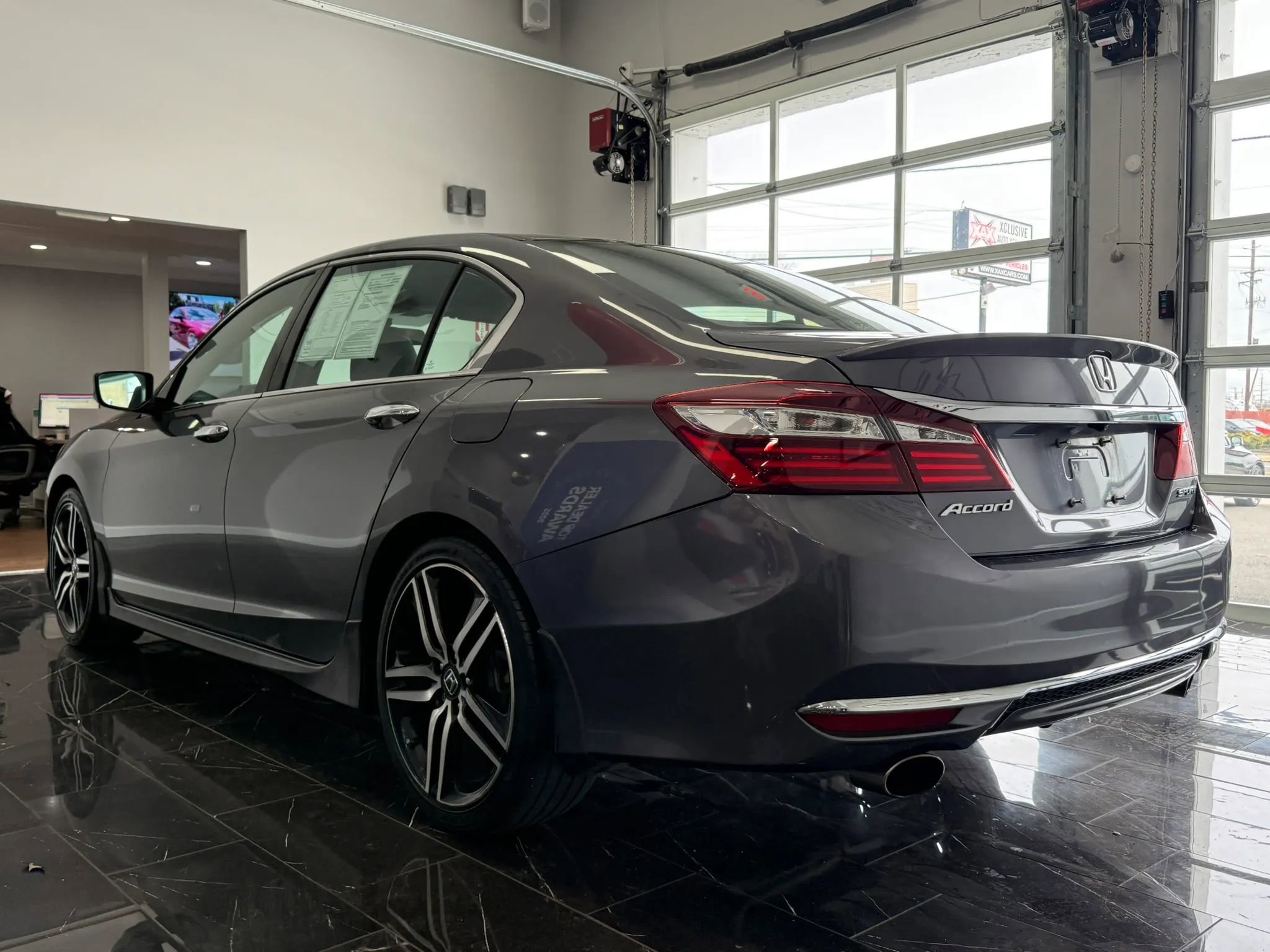 Used 2017 Honda Accord Sport image 4