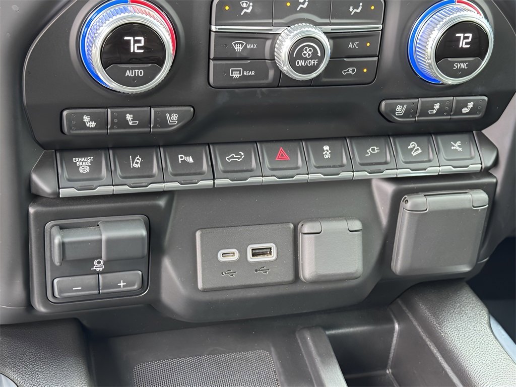 Used 2022 GMC Sierra 3500 Denali w/ Denali Black Diamond Edition image 40