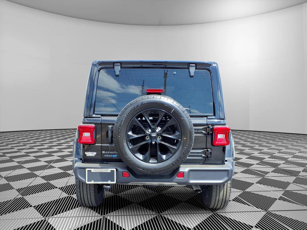 Used 2025 Jeep Wrangler Sahara image 6
