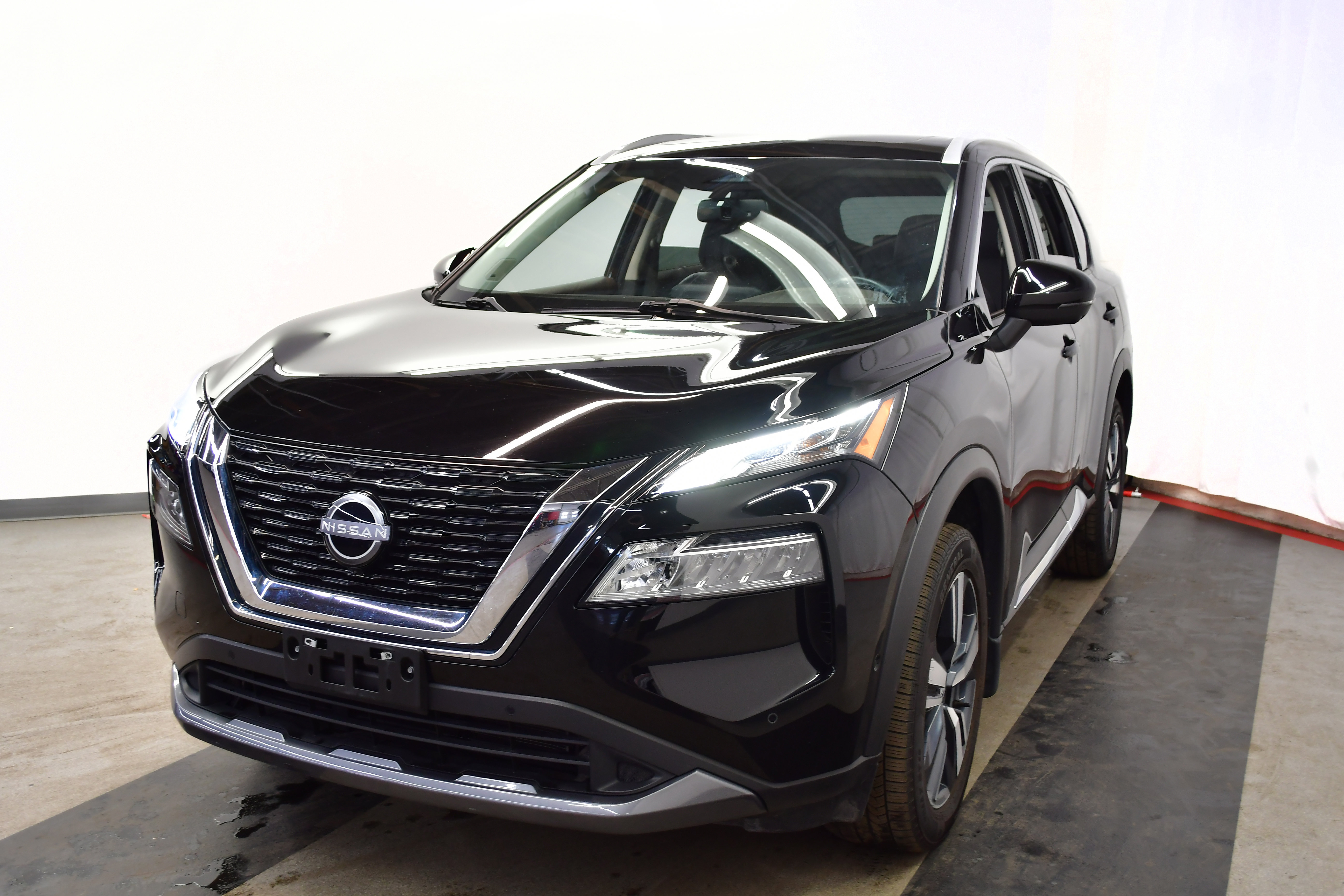 Used 2023 Nissan Rogue SL w/ SL Premium Package image 4
