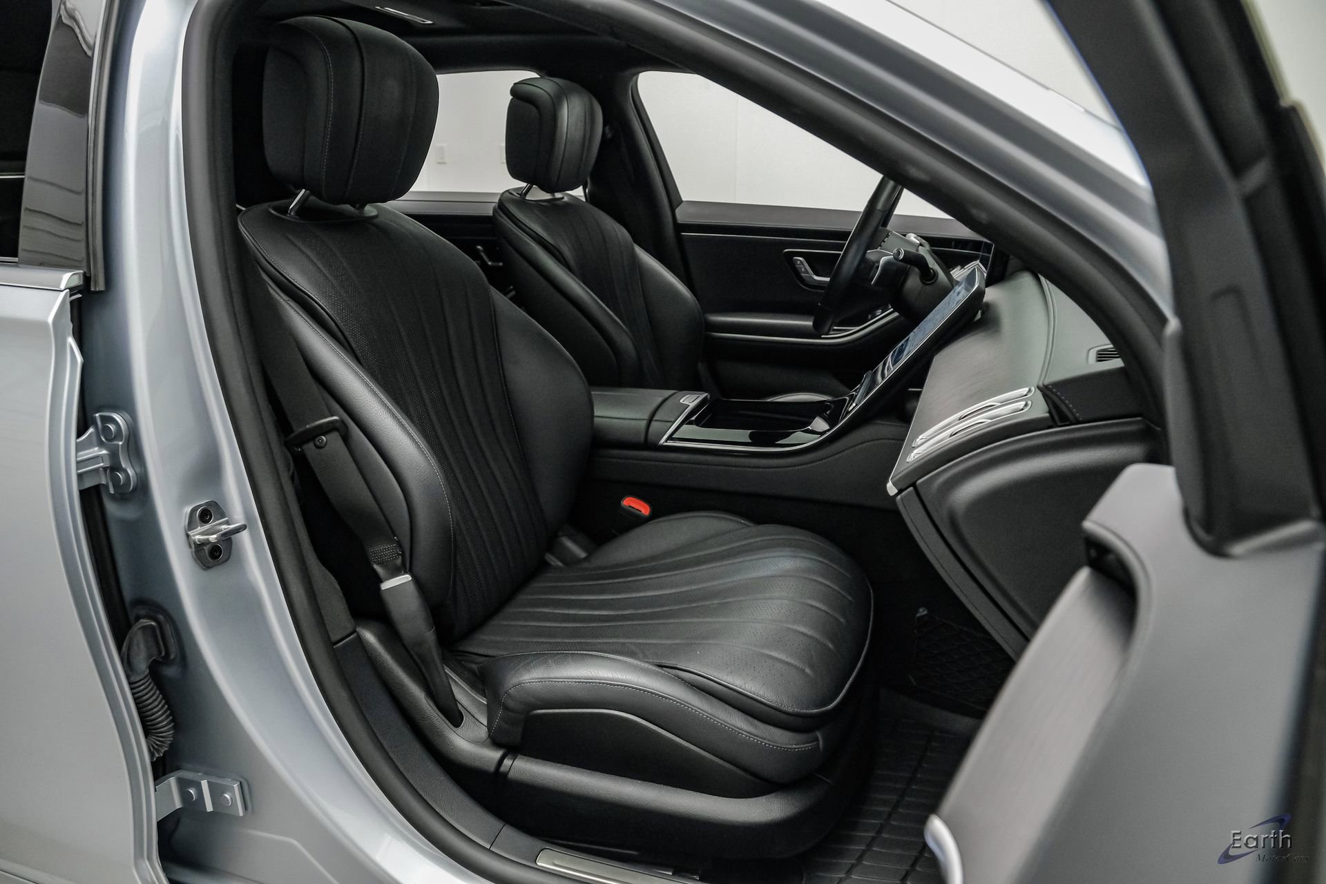 Used 2022 Mercedes-Benz S 580 4MATIC Sedan w/ AMG Line Package image 59