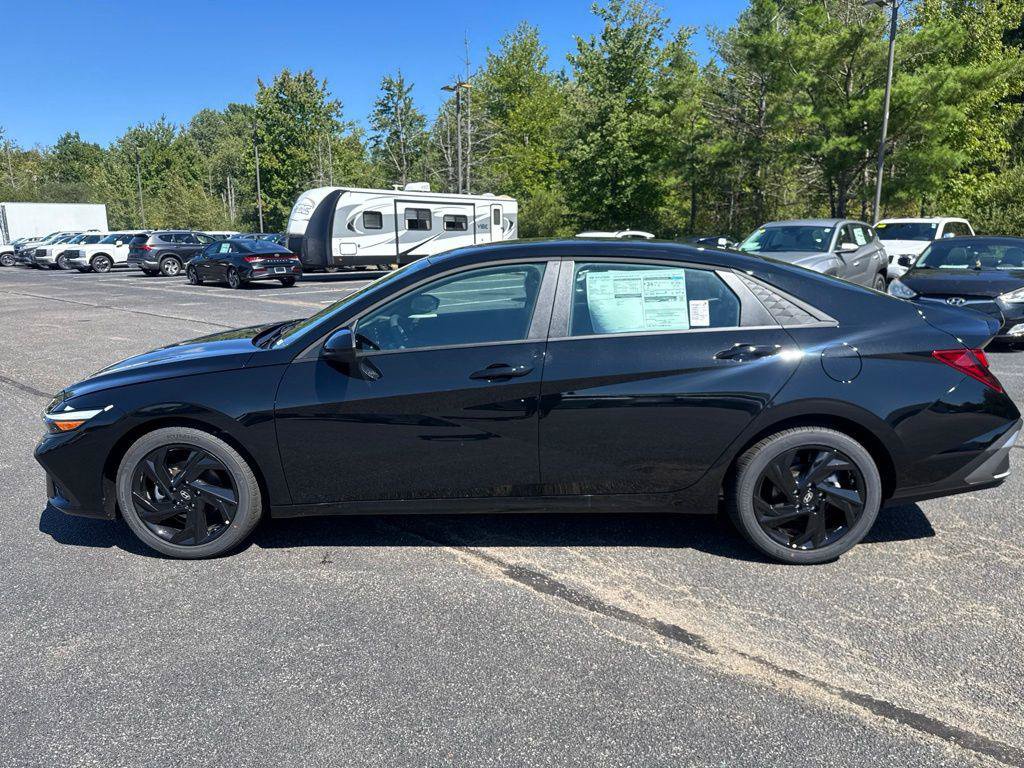 New 2026 Hyundai Elantra SEL Sport FWD image 3