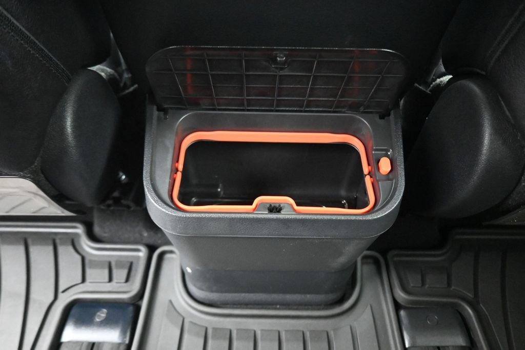 Used 2021 Toyota Sienna XSE FWD image 32