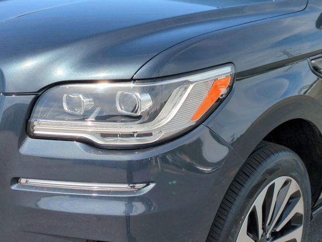 Used 2022 Lincoln Navigator Reserve image 9
