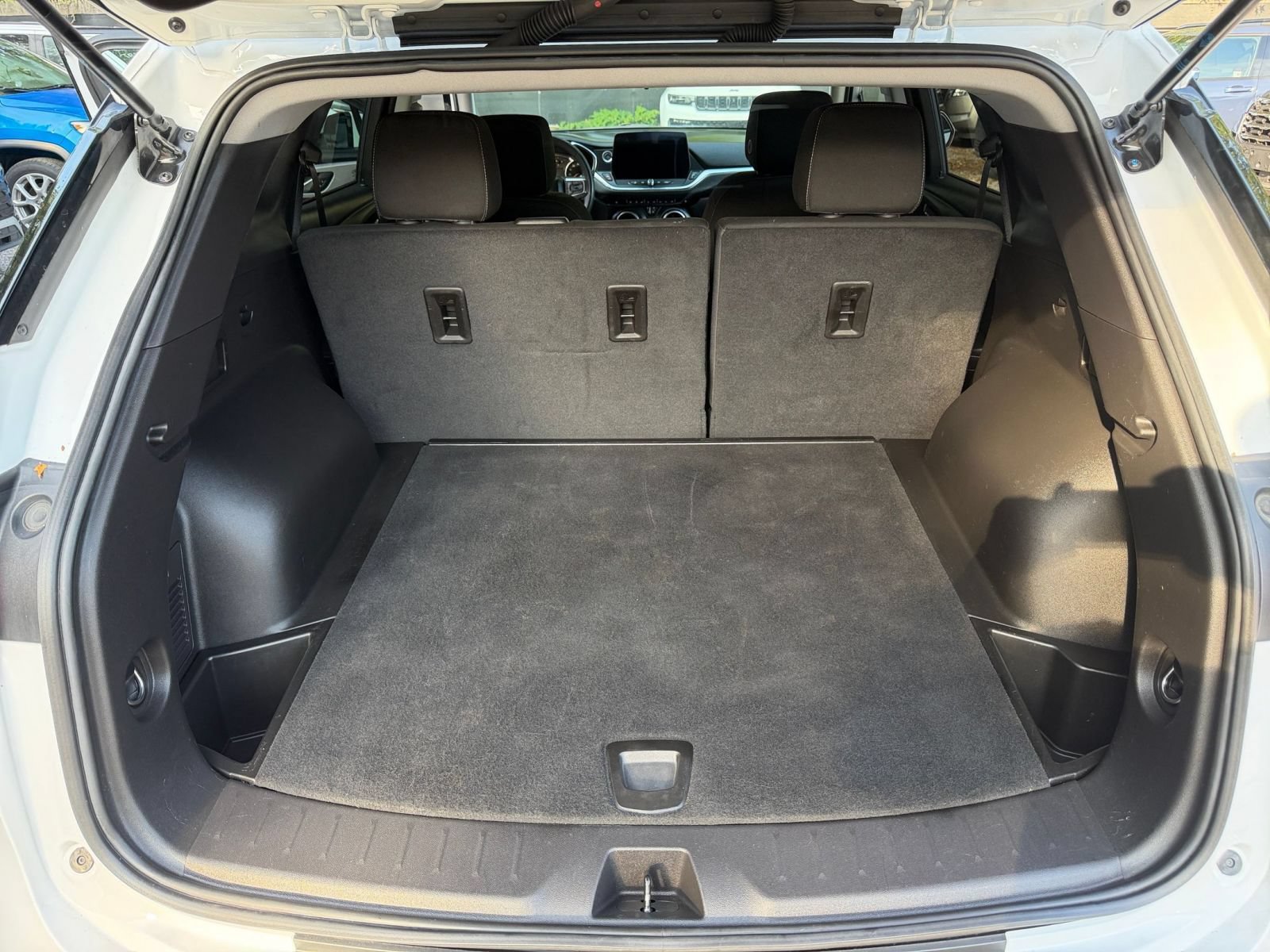 Used 2025 Chevrolet Blazer LT FWD image 31