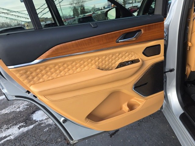 Used 2024 Jeep Grand Cherokee L Summit image 40