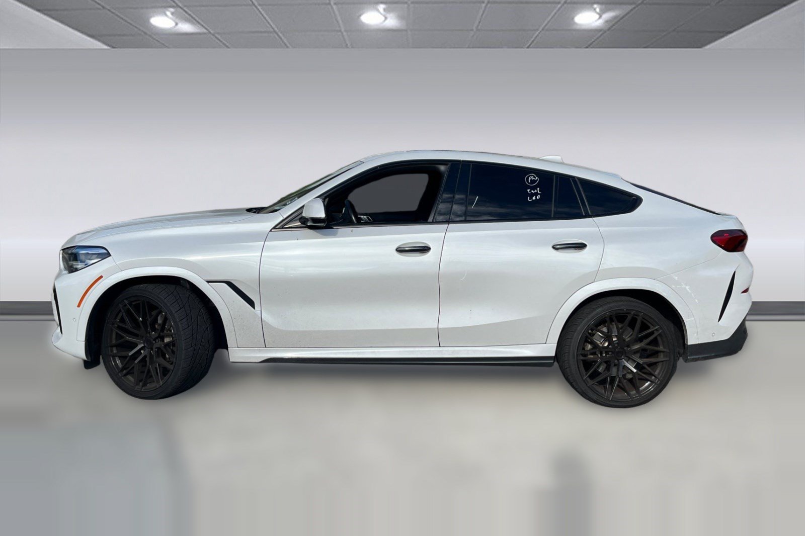 Used 2023 BMW X6 xDrive40i w/ M Sport Package AWD/4WD image 2