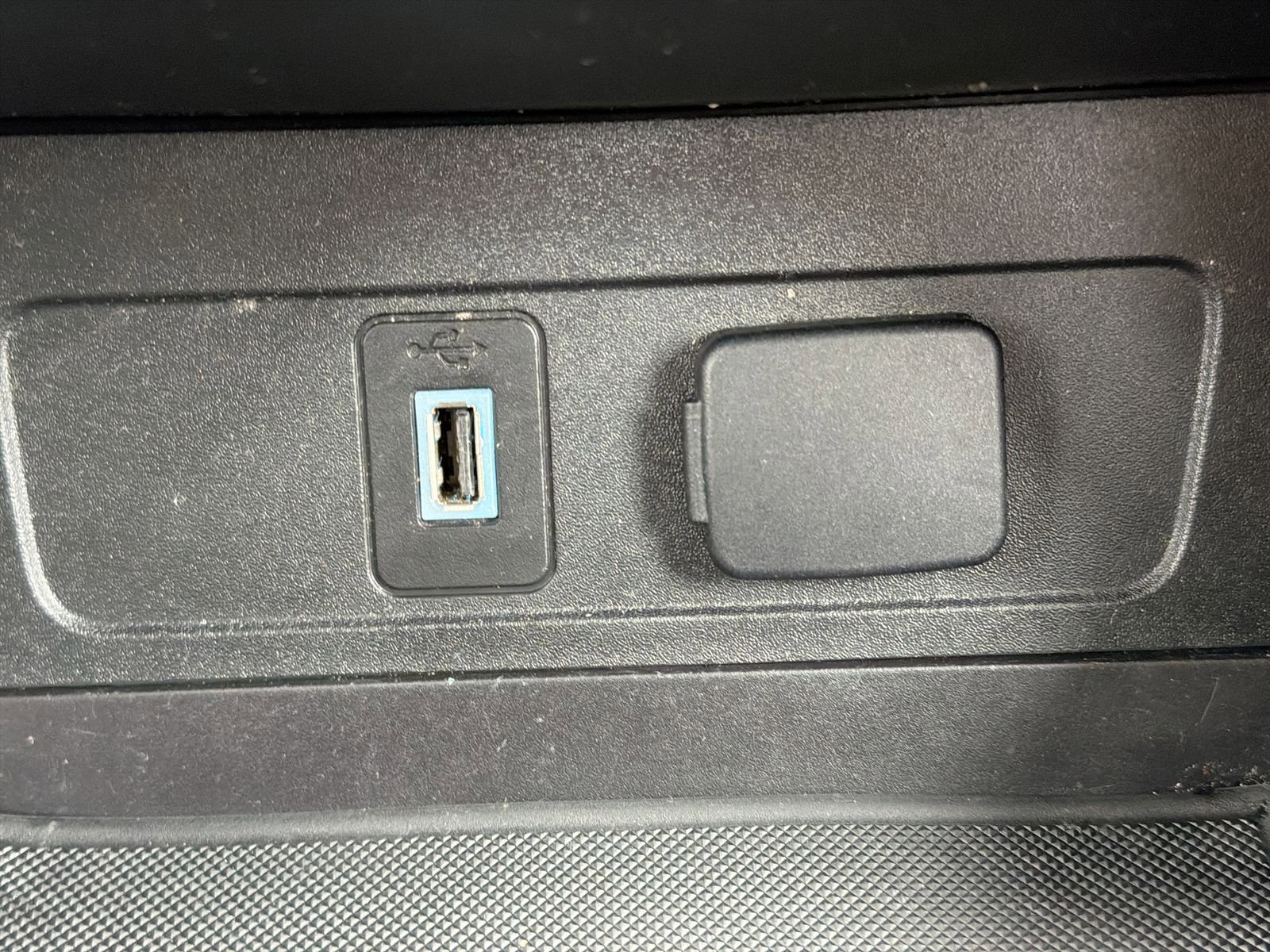 Used 2018 Ford Escape SE FWD image 32