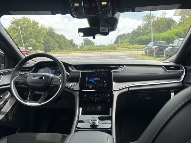 New 2025 Jeep Grand Cherokee L Altitude image 13