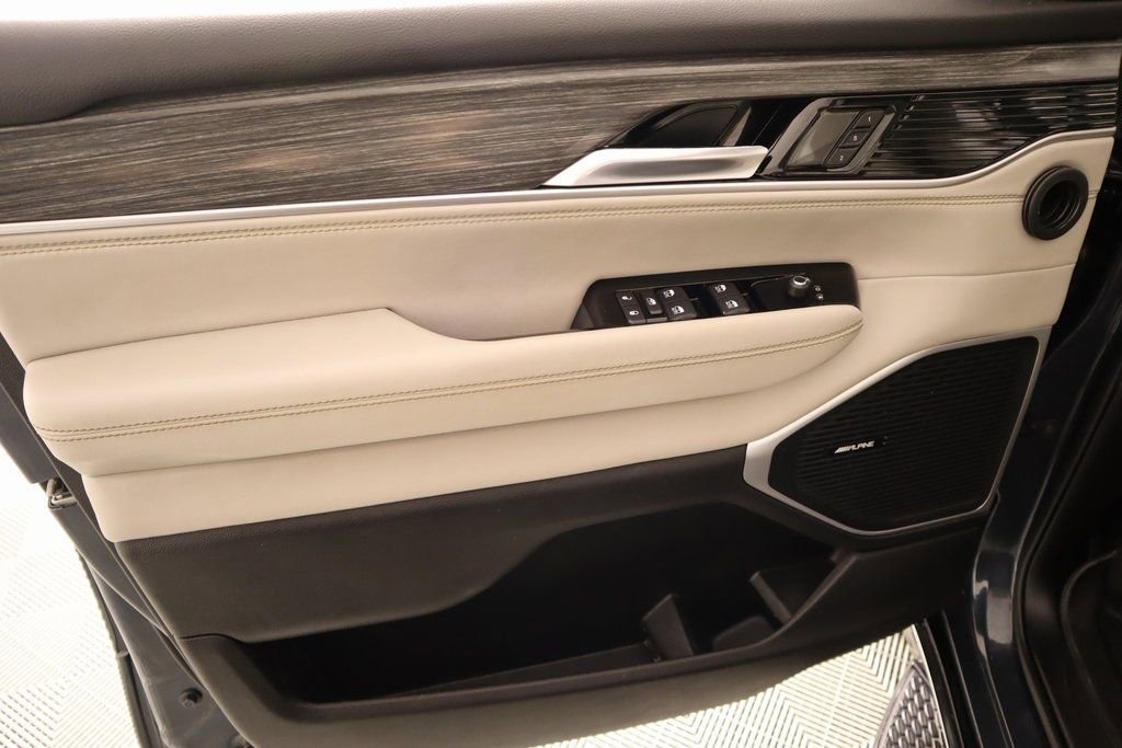 Used 2023 Jeep Wagoneer Series II w/ Flexible Seating Group image 18