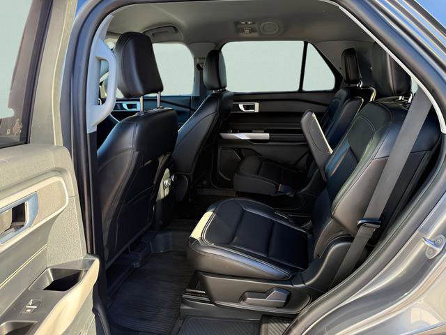 Used 2022 Ford Explorer XLT w/ Equipment Group 202A AWD/4WD image 5
