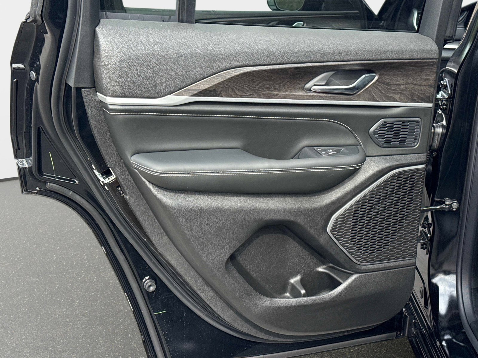 New 2026 Jeep Grand Cherokee Limited AWD/4WD image 14