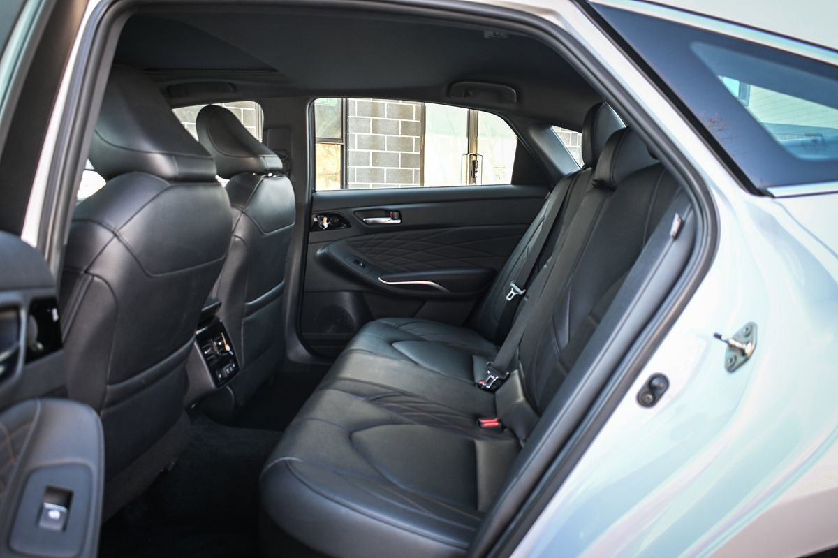Used 2021 Toyota Avalon Limited w/ Advanced Safety Package FWD image 13