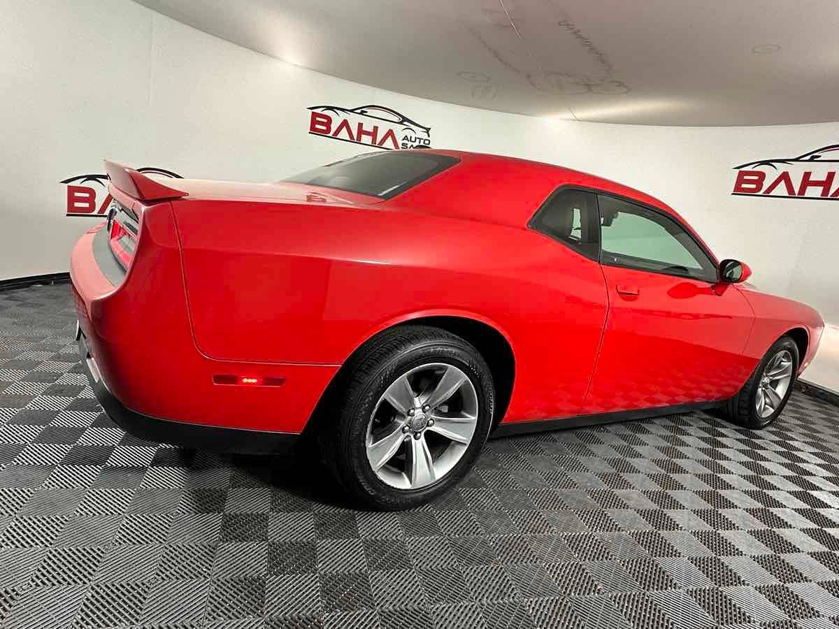 Used 2020 Dodge Challenger SXT RWD image 9