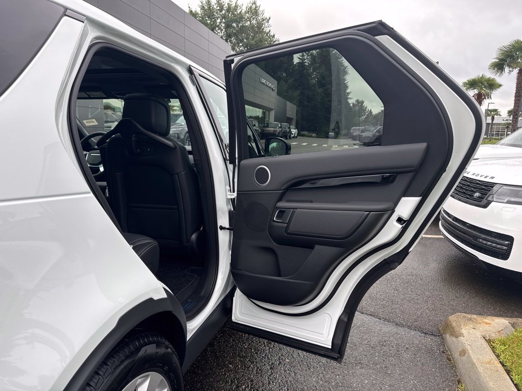 New 2026 Land Rover Discovery S AWD/4WD image 17