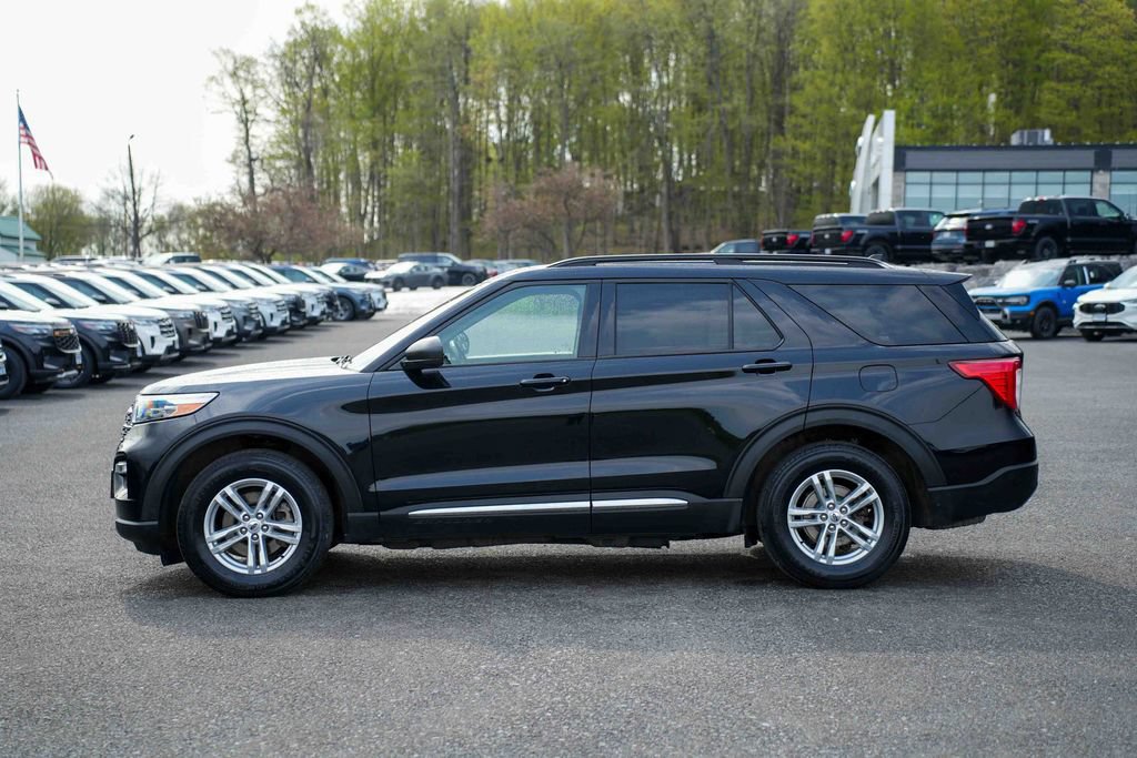 Used 2022 Ford Explorer XLT w/ Equipment Group 202A AWD/4WD image 8