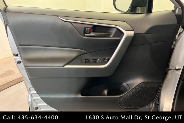 Used 2025 Toyota RAV4 LE AWD/4WD image 14