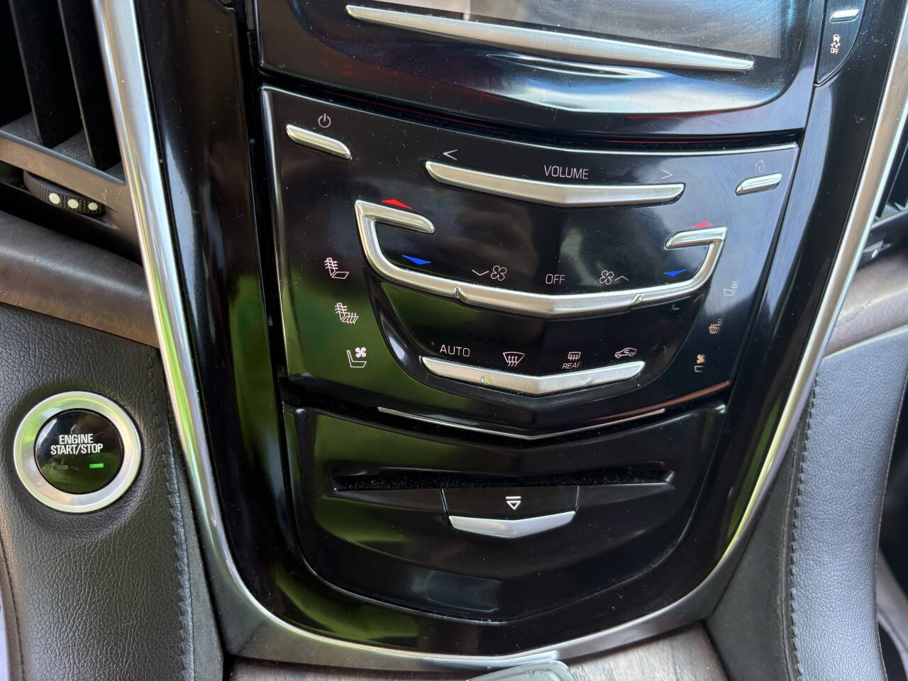 Used 2015 Cadillac Escalade ESV Luxury RWD image 31