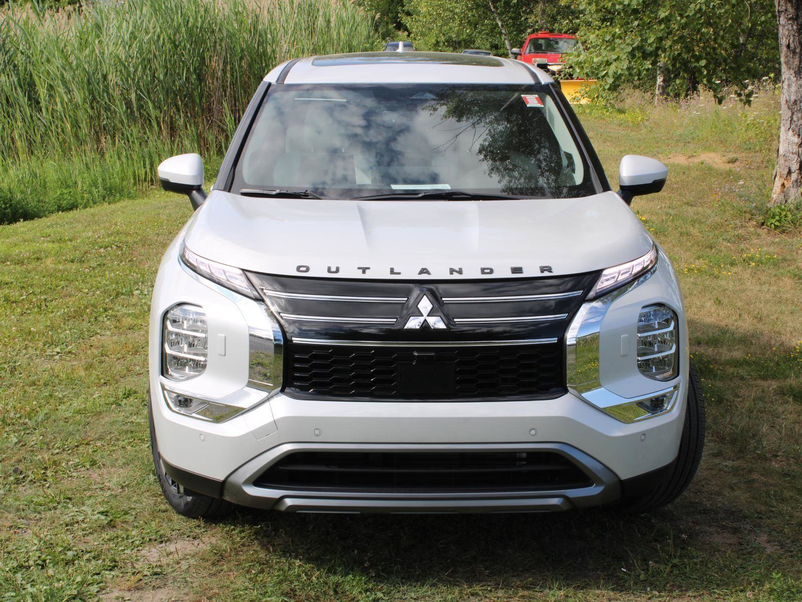 New 2025 Mitsubishi Outlander SE image 4