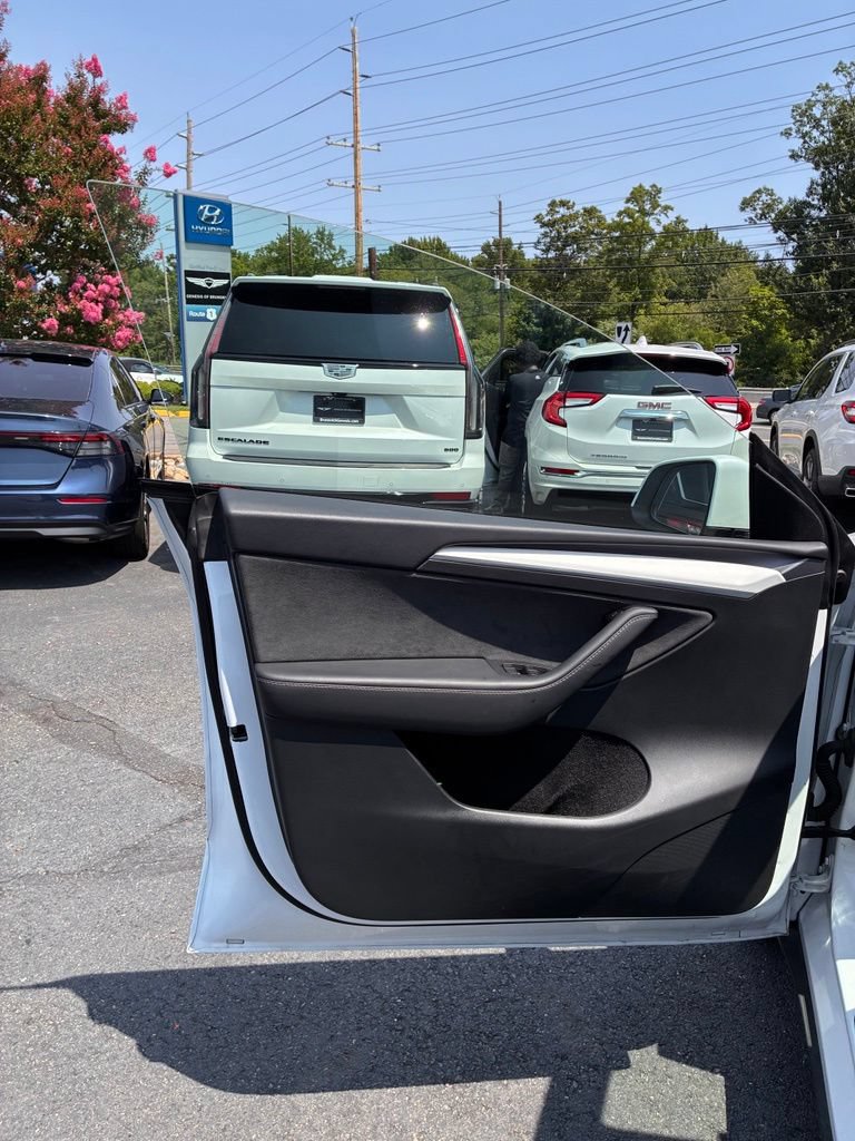Used 2024 Tesla Model Y Long Range AWD/4WD image 29