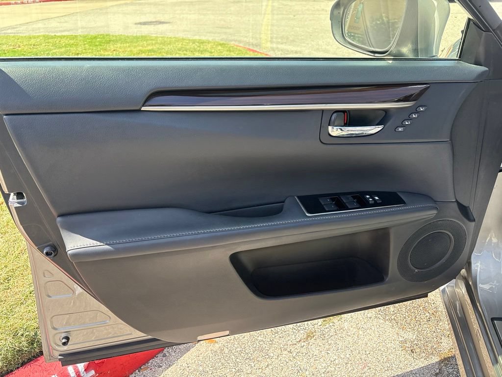 Used 2018 Lexus ES 300h w/ Luxury Package FWD image 12
