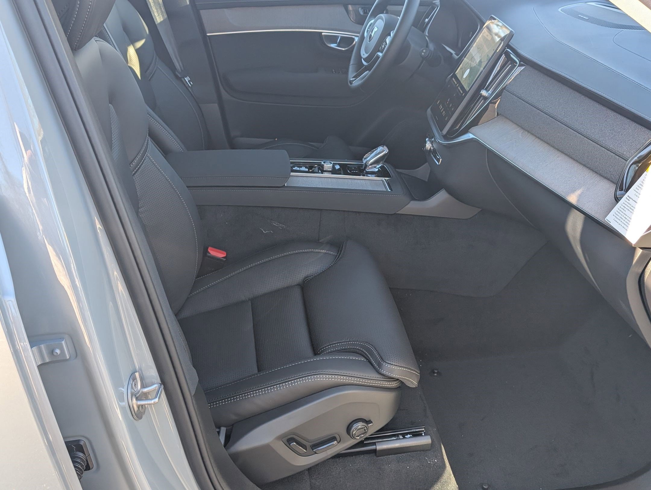 New 2026 Volvo XC90 B6 Ultra w/ Protection Package image 25