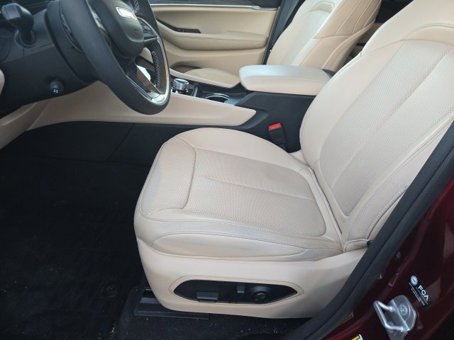 Used 2024 Jeep Grand Cherokee Limited w/ Luxury Tech Group II image 12