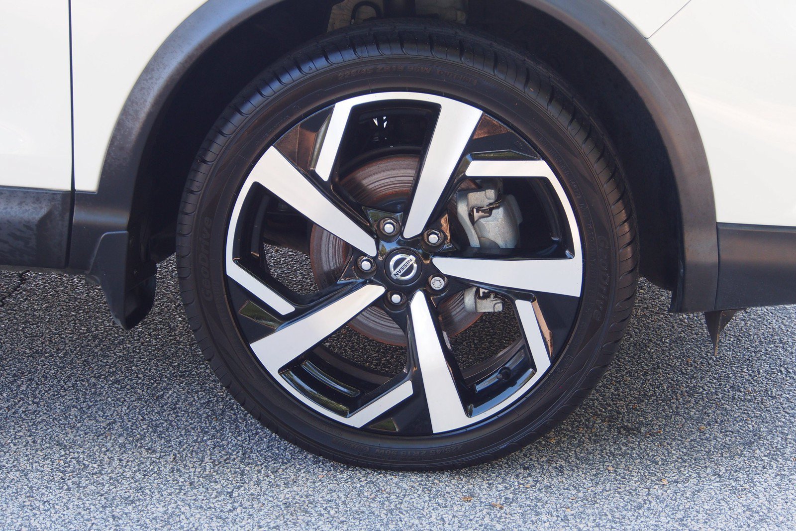 Used 2022 Nissan Rogue Sport SL w/ Premium Package FWD image 9