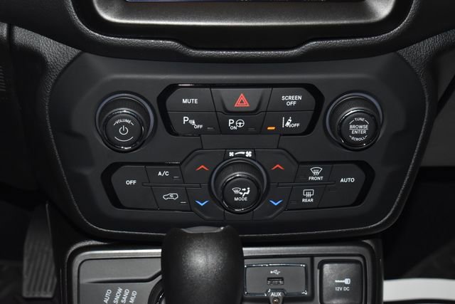 Certified 2021 Jeep Renegade Latitude w/ Luxury Group I AWD/4WD image 18